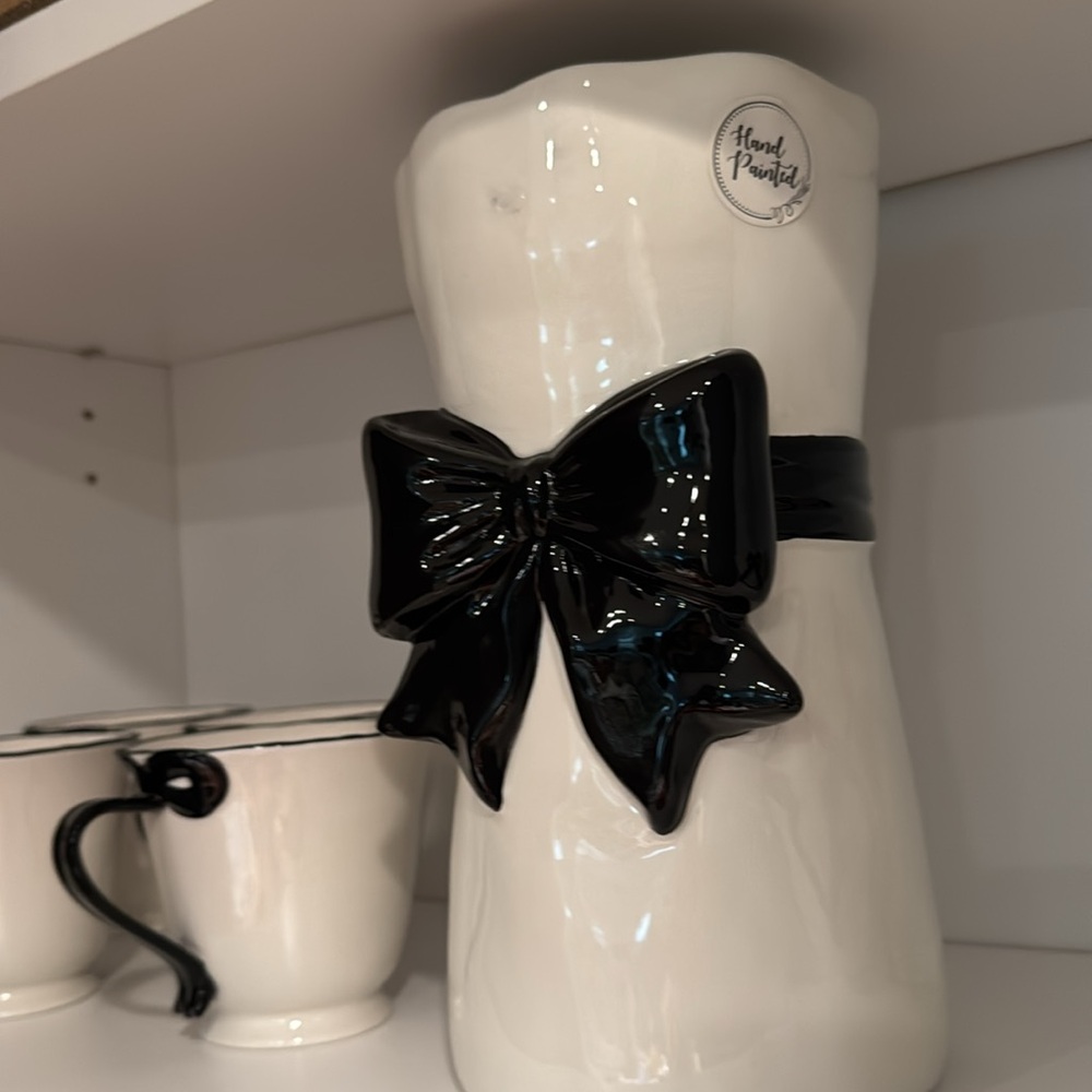 Elegant White Vase with Black Bow Accent benedita - Picture 3 of 6